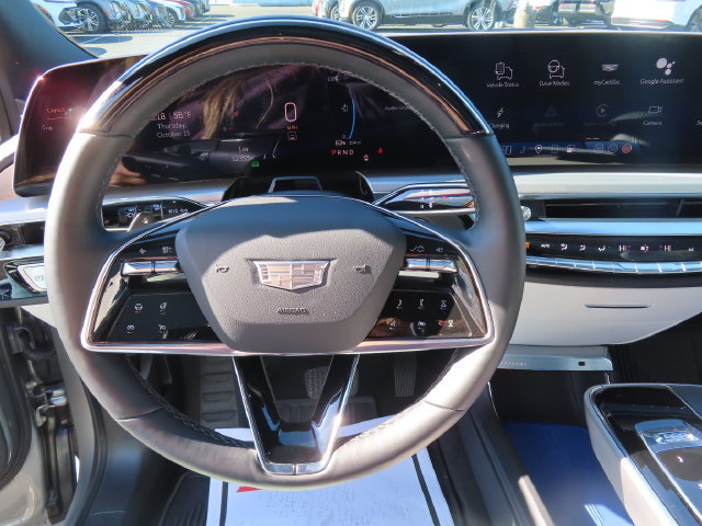 Used 2025 Cadillac Lyriq Luxury RWD image 14