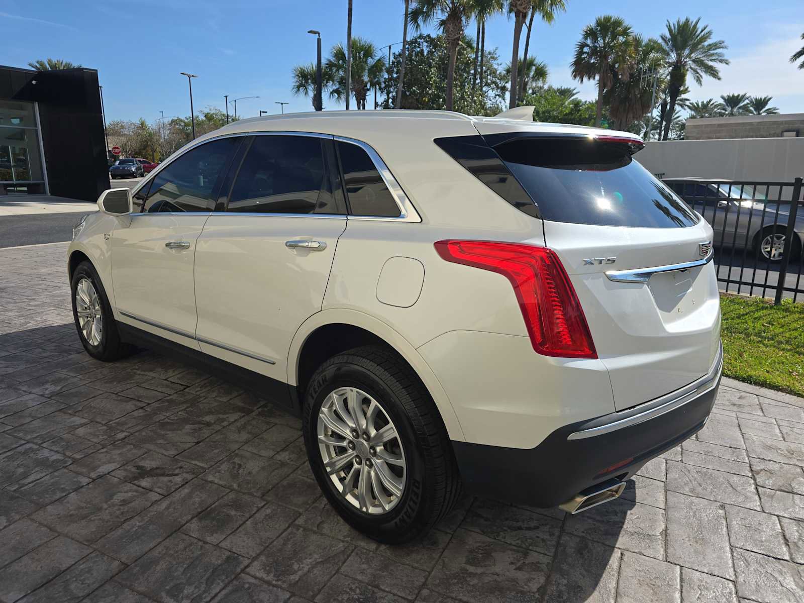 Used 2017 Cadillac XT5 FWD image 7