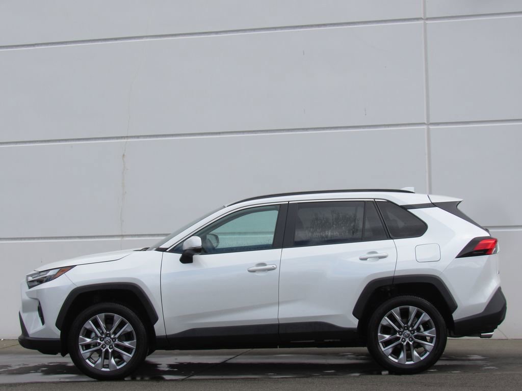 Used 2025 Toyota RAV4 XLE Premium w/ Weather Package AWD/4WD image 4