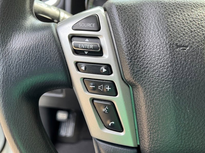 Used 2019 Nissan Titan SV image 12