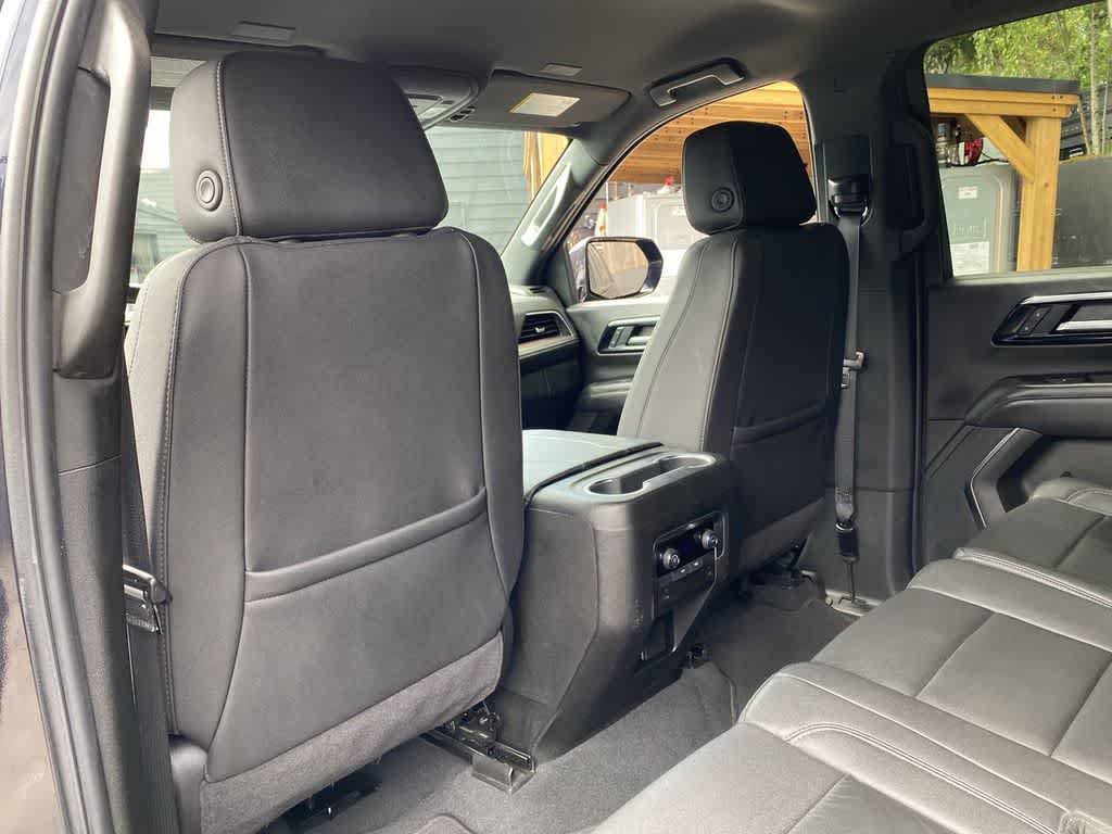 Used 2025 Chevrolet Suburban Z71 AWD/4WD image 16