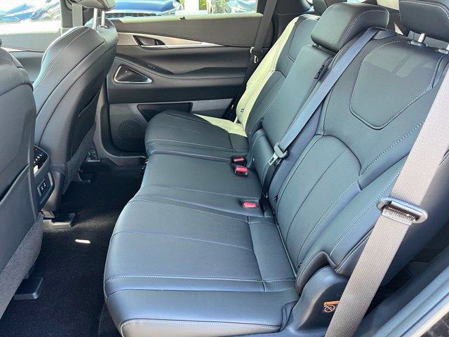 Certified 2026 INFINITI QX60 Luxe w/ Cargo Package AWD/4WD image 14