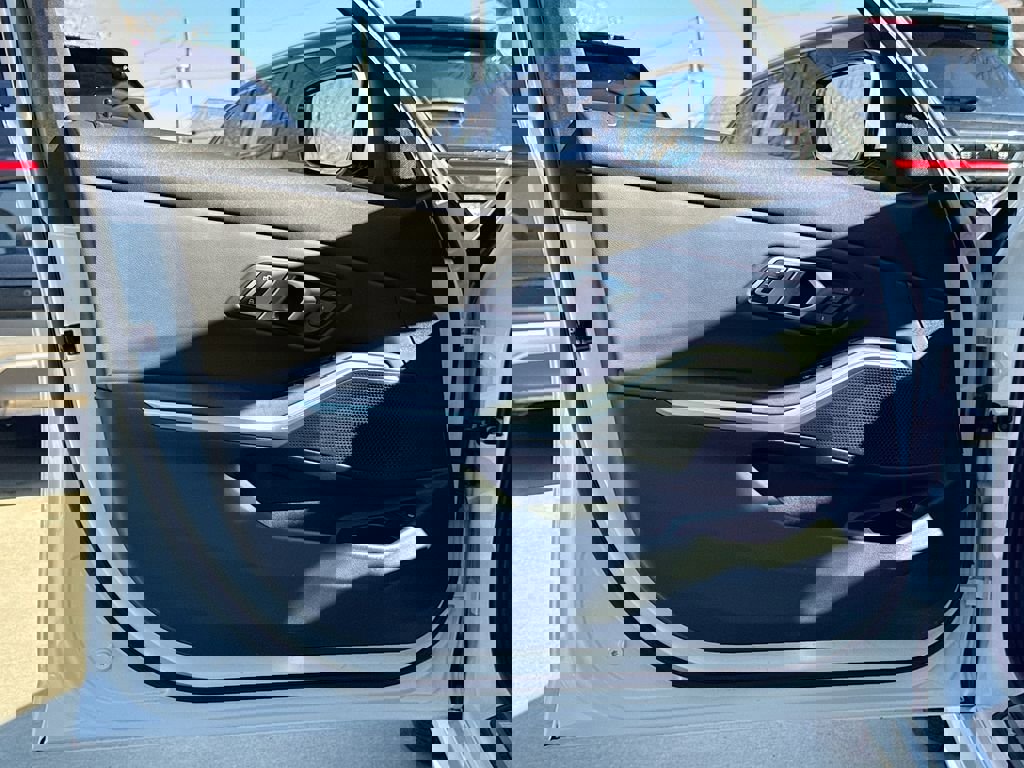 Used 2022 BMW 330e 330e iPerformance w/ M Sport Package image 12