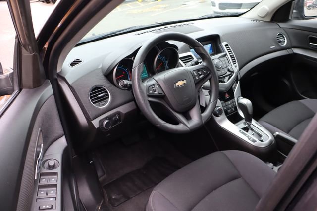 Used 2015 Chevrolet Cruze LT image 9