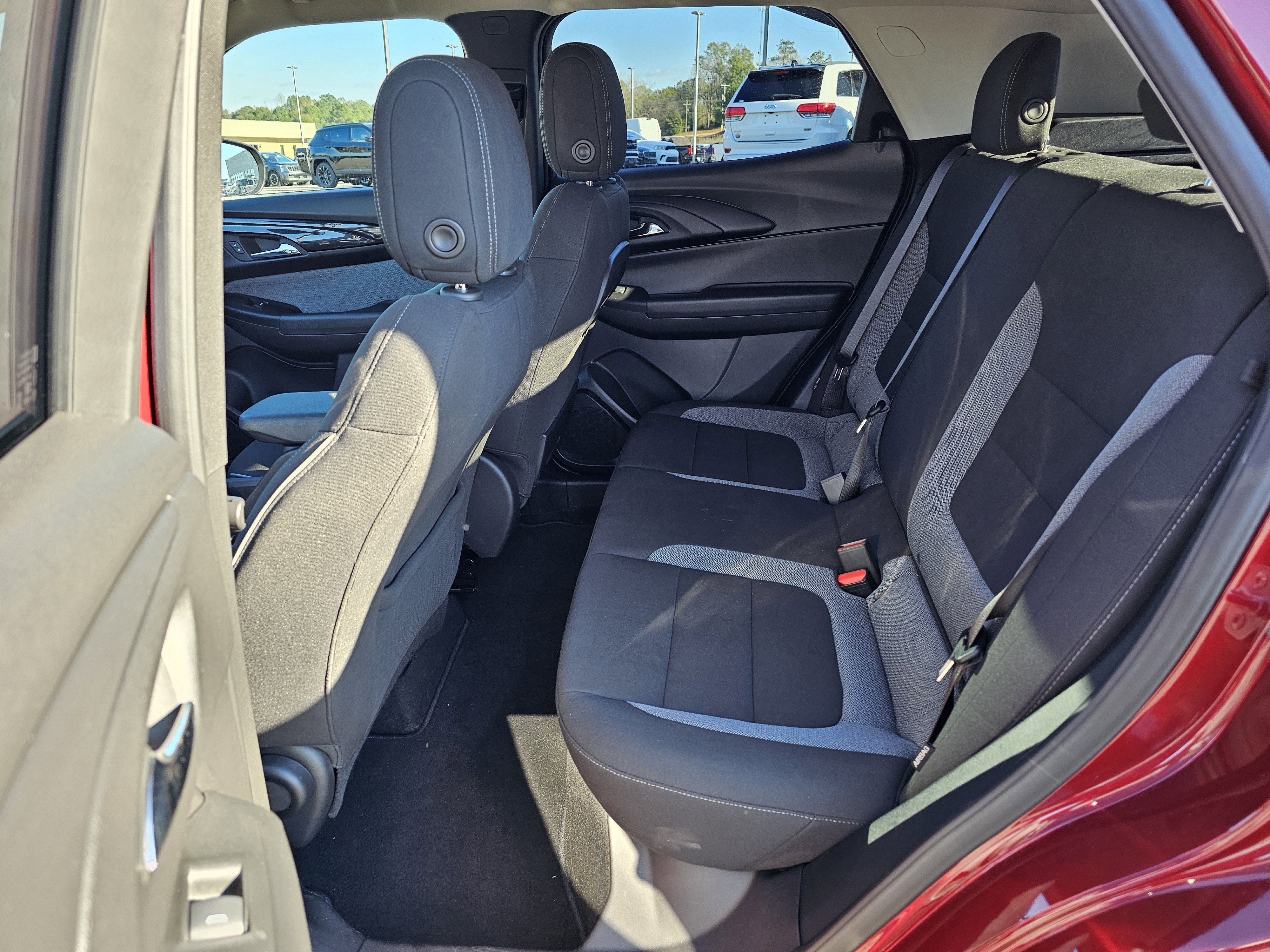 Used 2025 Chevrolet TrailBlazer LT image 31