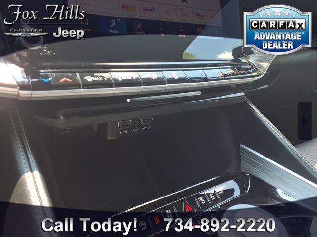 Certified 2024 Jeep Wagoneer Series II w/ Flexible Seating Group AWD/4WD image 23