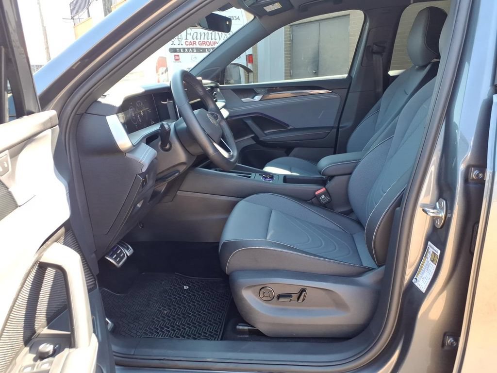 Certified 2026 Volkswagen Tiguan SE R-Line FWD image 16