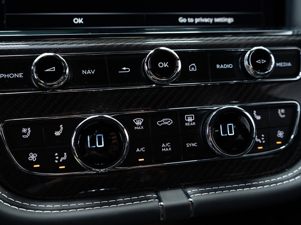 Certified 2025 Bentley Bentayga Extended Wheelbase image 38