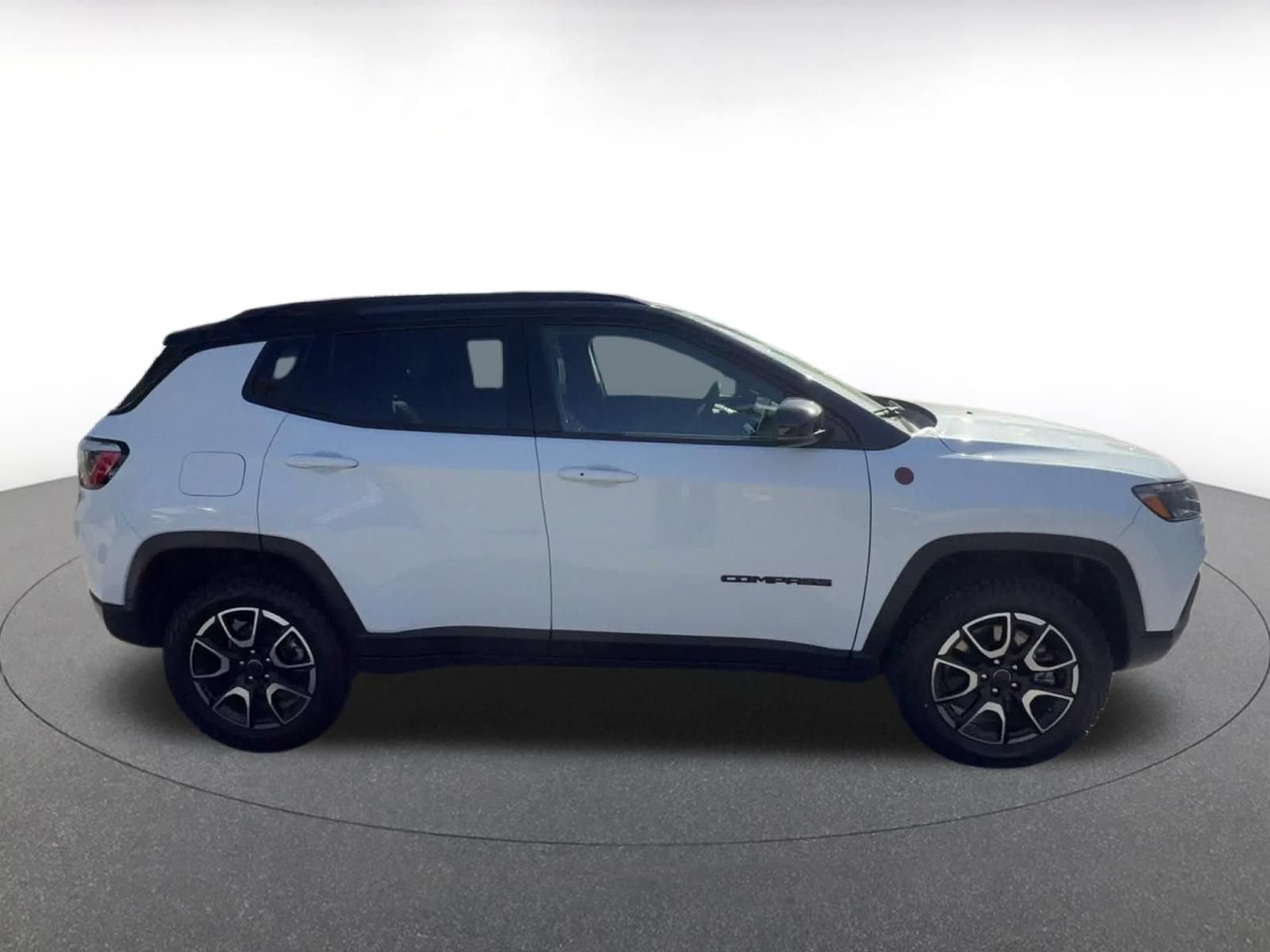 Used 2025 Jeep Compass Trailhawk AWD/4WD image 15