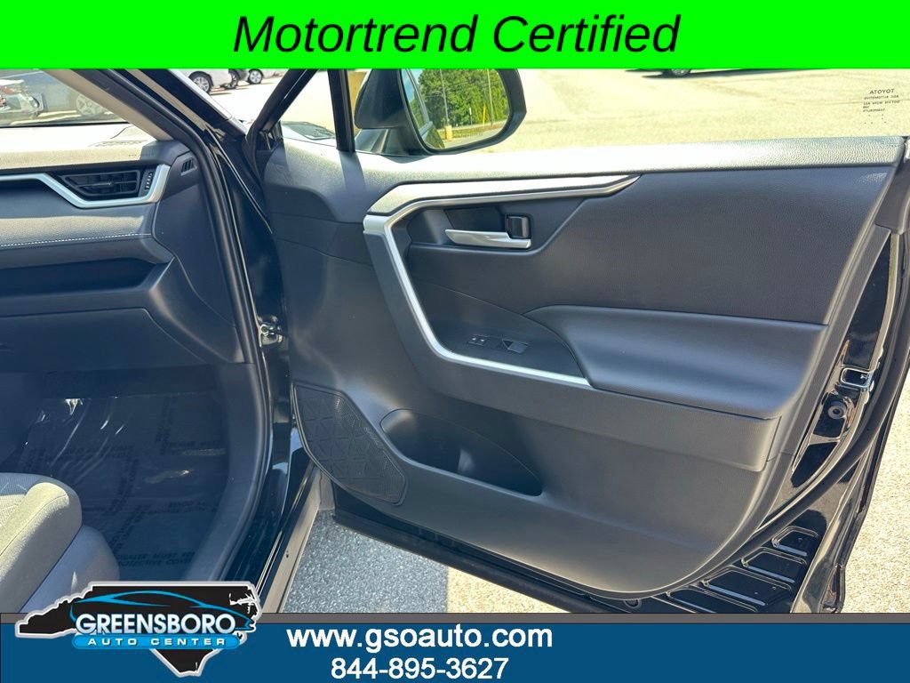 Used 2025 Toyota RAV4 XLE FWD image 16