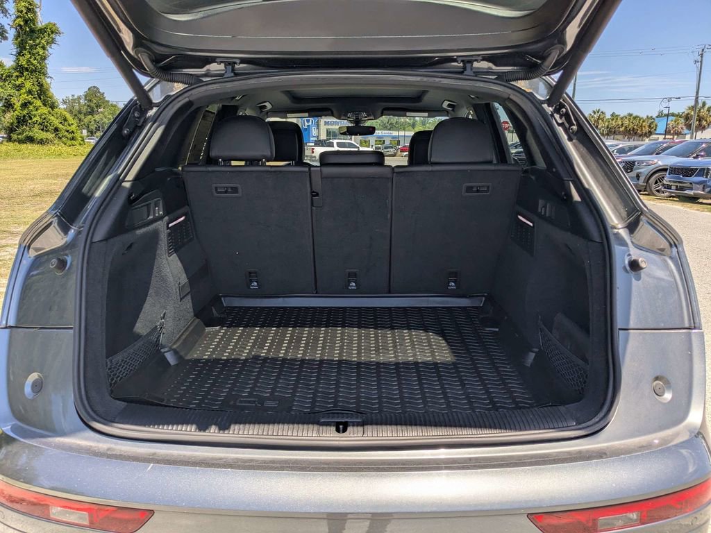 Used 2020 Audi Q5 2.0T Titanium Premium Plus AWD/4WD image 12