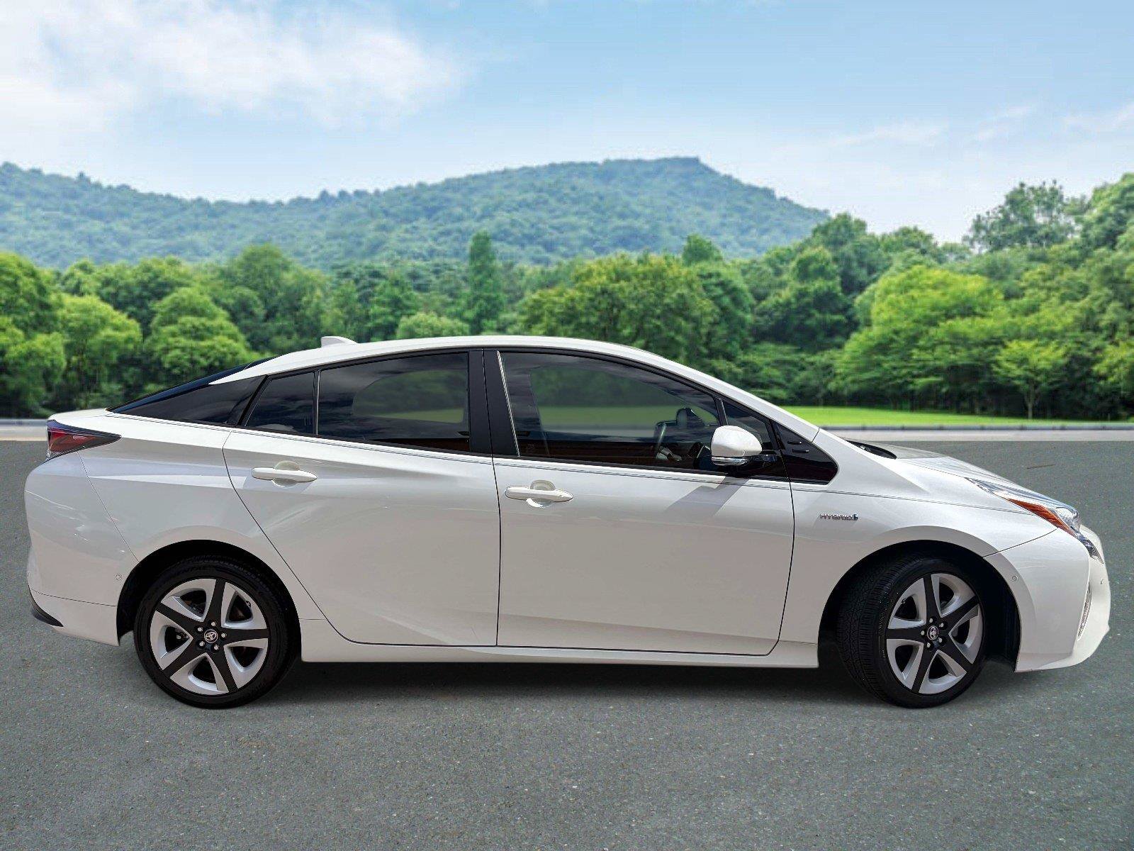 Used 2016 Toyota Prius Four Touring w/ Premium Convenience Package FWD image 20