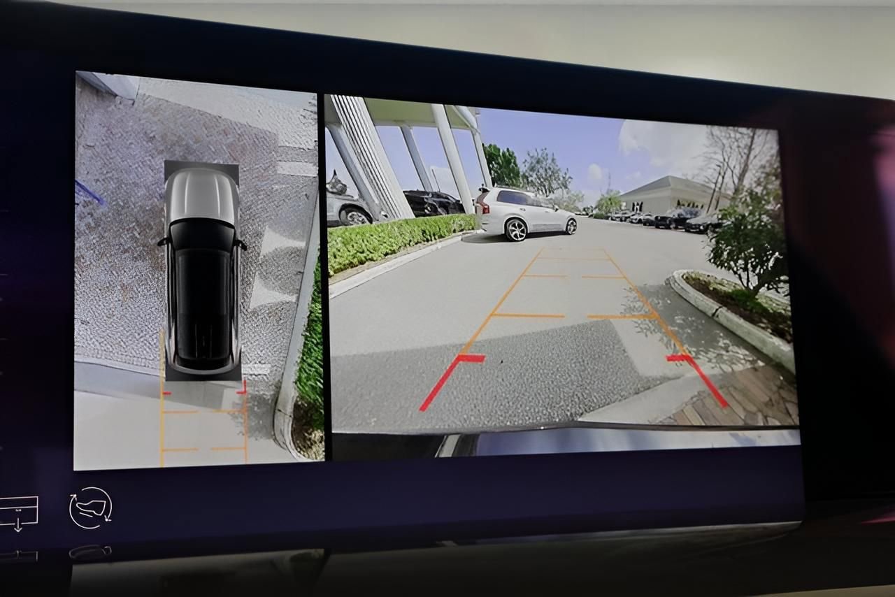 New 2025 Cadillac Escalade IQ Luxury 2 w/ LPO, Radiant Package image 21