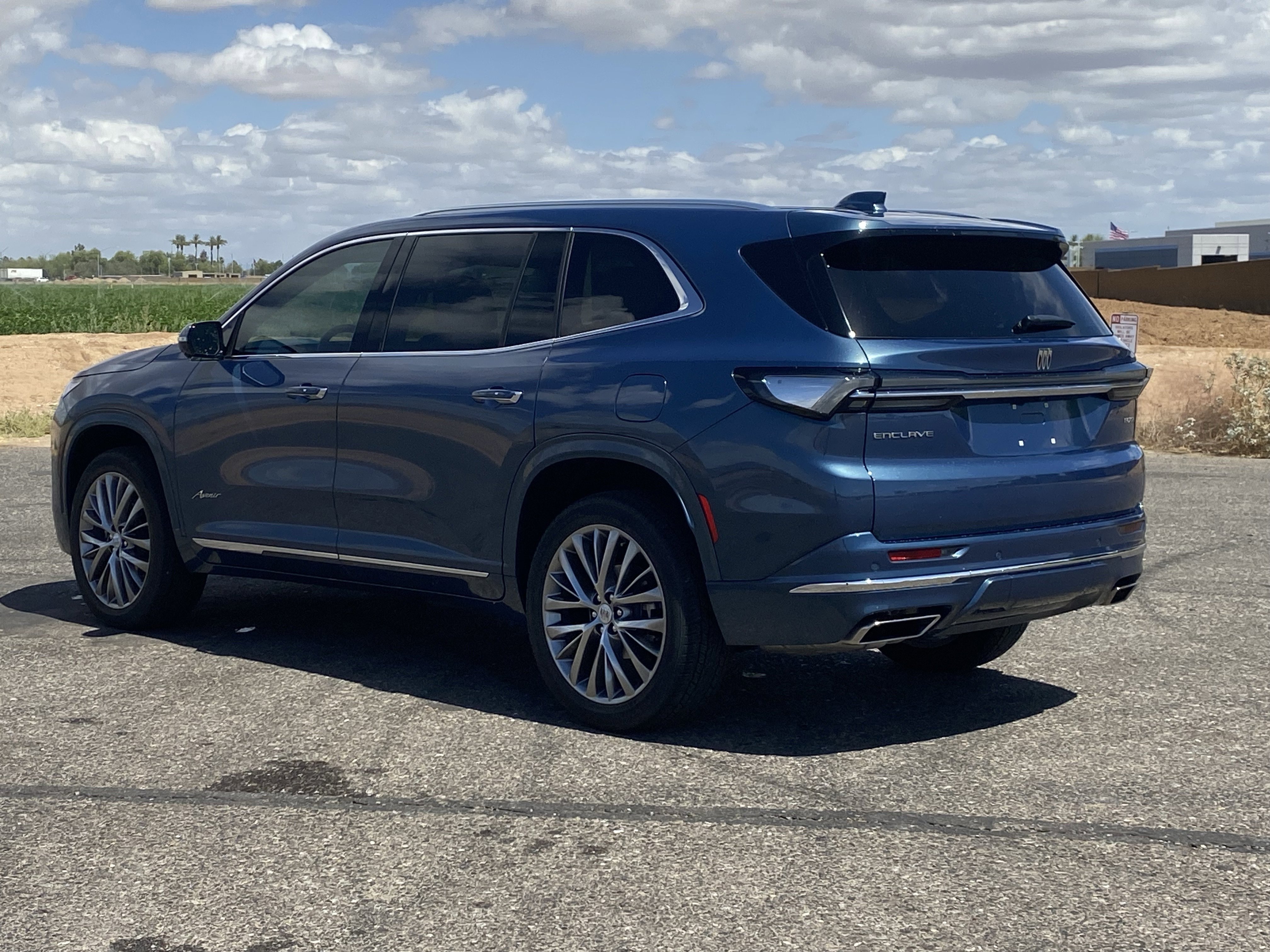Used 2025 Buick Enclave Avenir FWD image 5