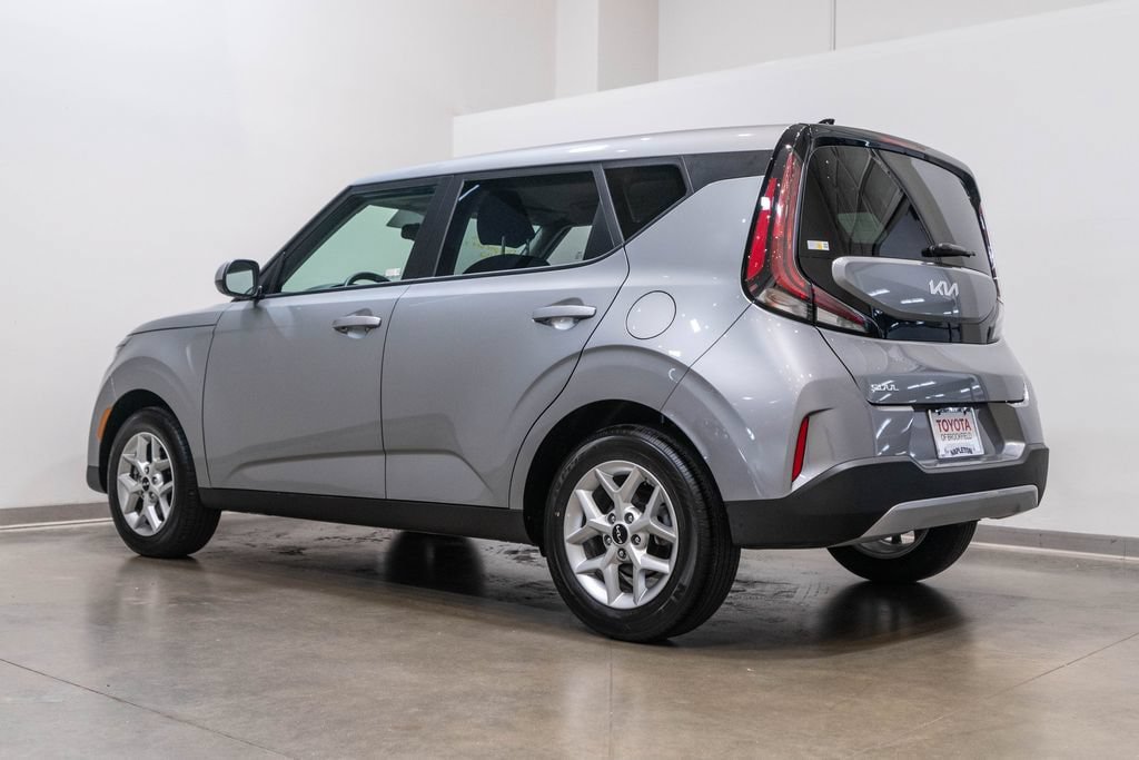 Used 2025 Kia Soul LX FWD image 7
