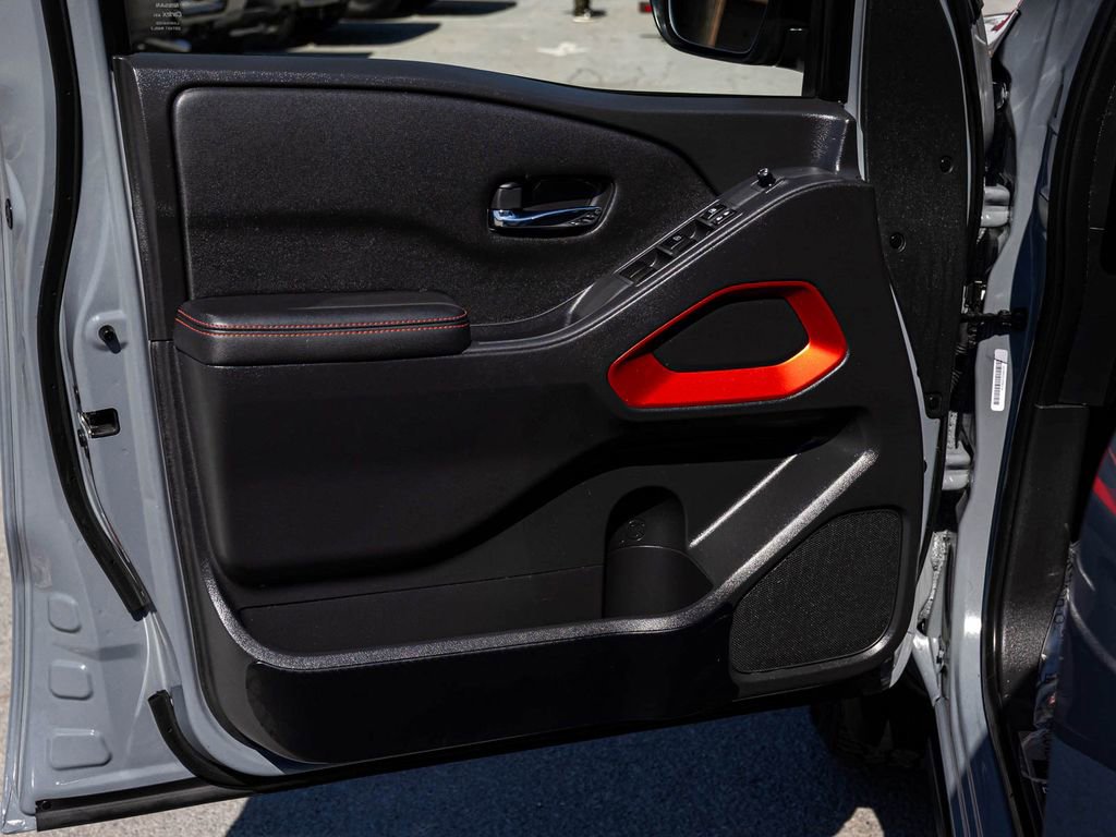 Used 2023 Nissan Frontier PRO-4X w/ Pro Convenience Package image 11