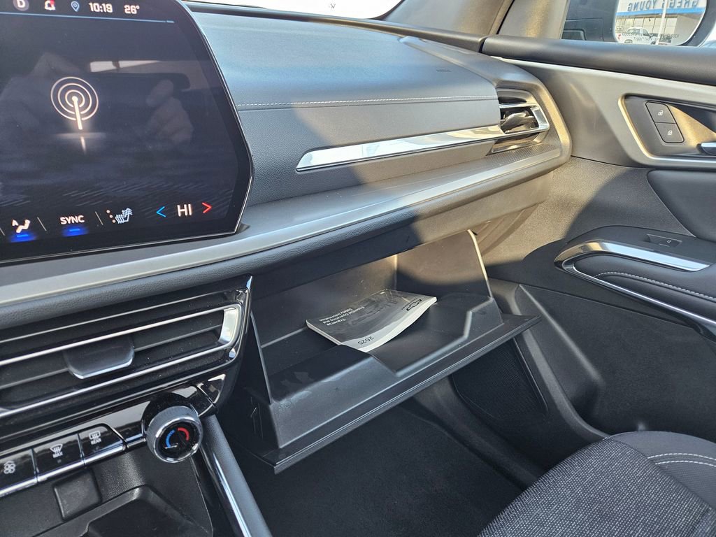 Used 2025 Chevrolet Traverse LT w/ Sun and Wheel Package image 20