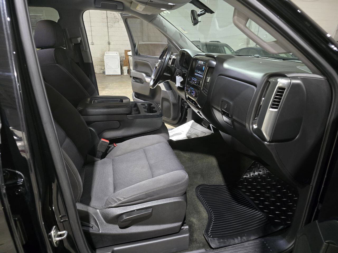 Used 2018 Chevrolet Silverado 1500 LT w/ All Star Edition image 35