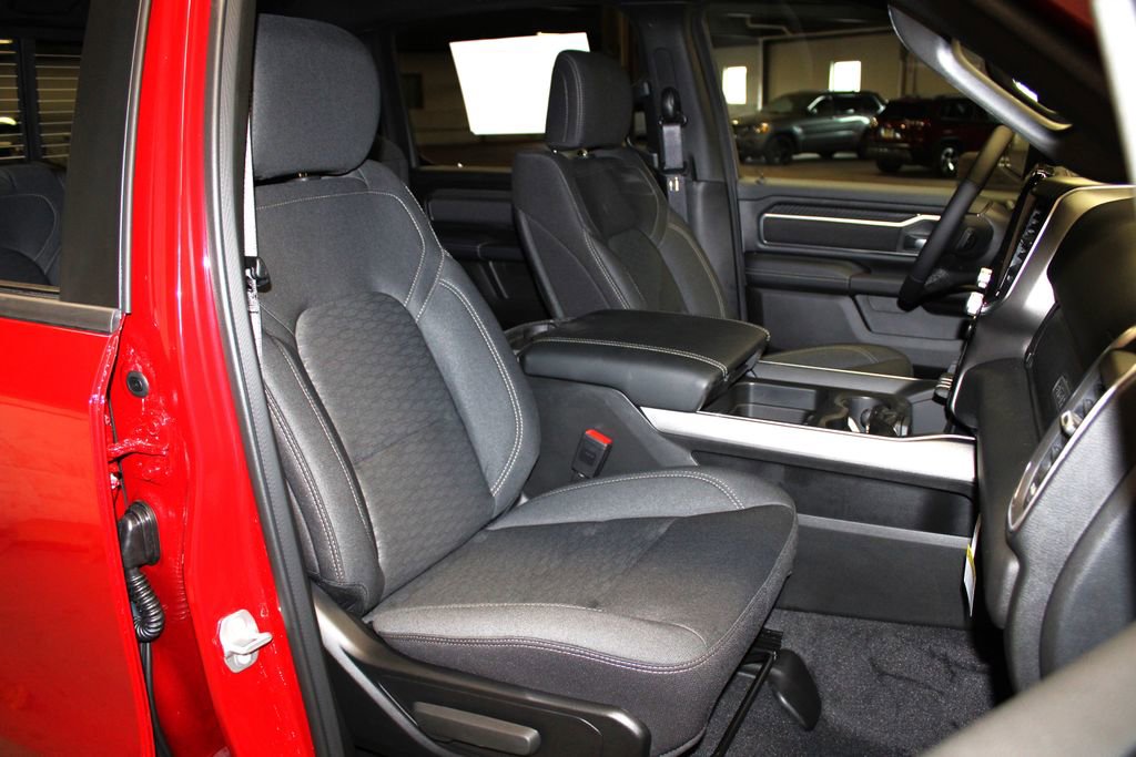 New 2026 RAM 1500 4x4 Crew Cab image 30