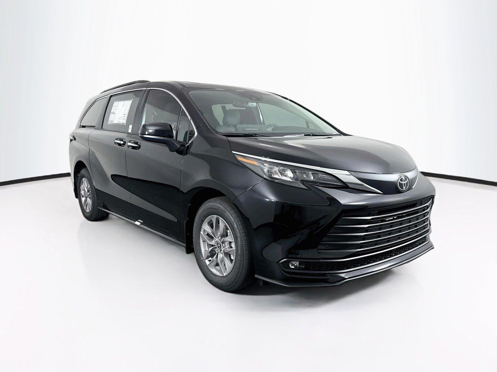 New 2026 Toyota Sienna XLE FWD image 10