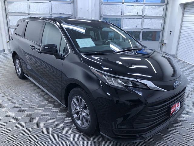 Certified 2022 Toyota Sienna LE image 37