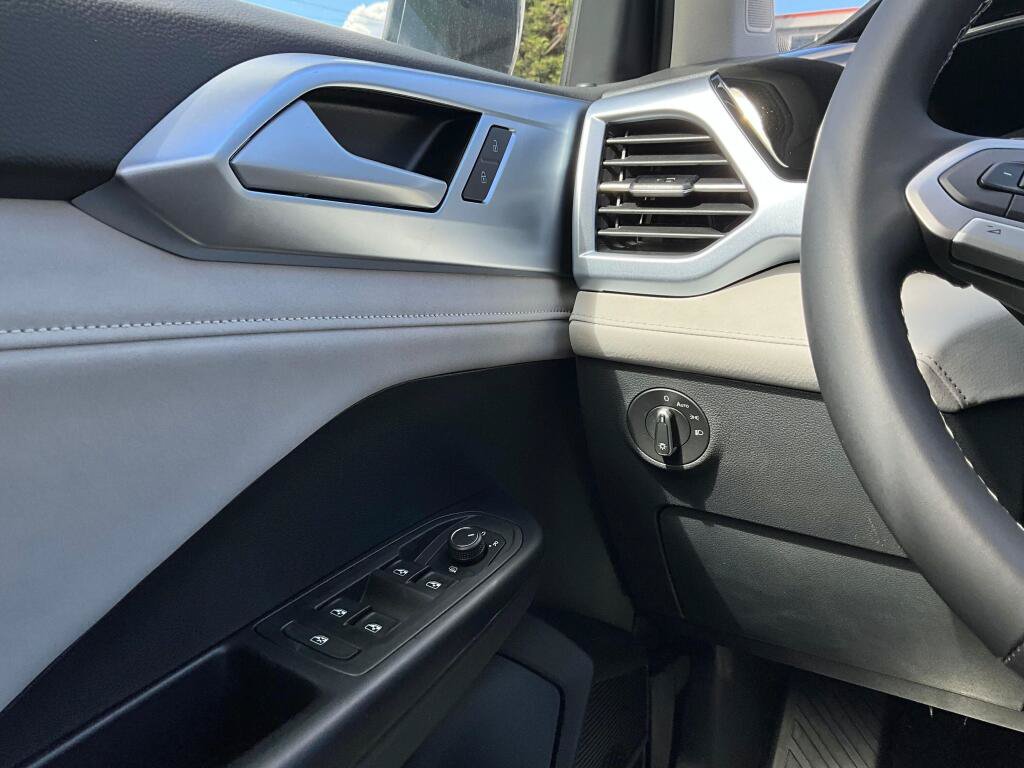 New 2026 Volkswagen Taos SE AWD/4WD image 24