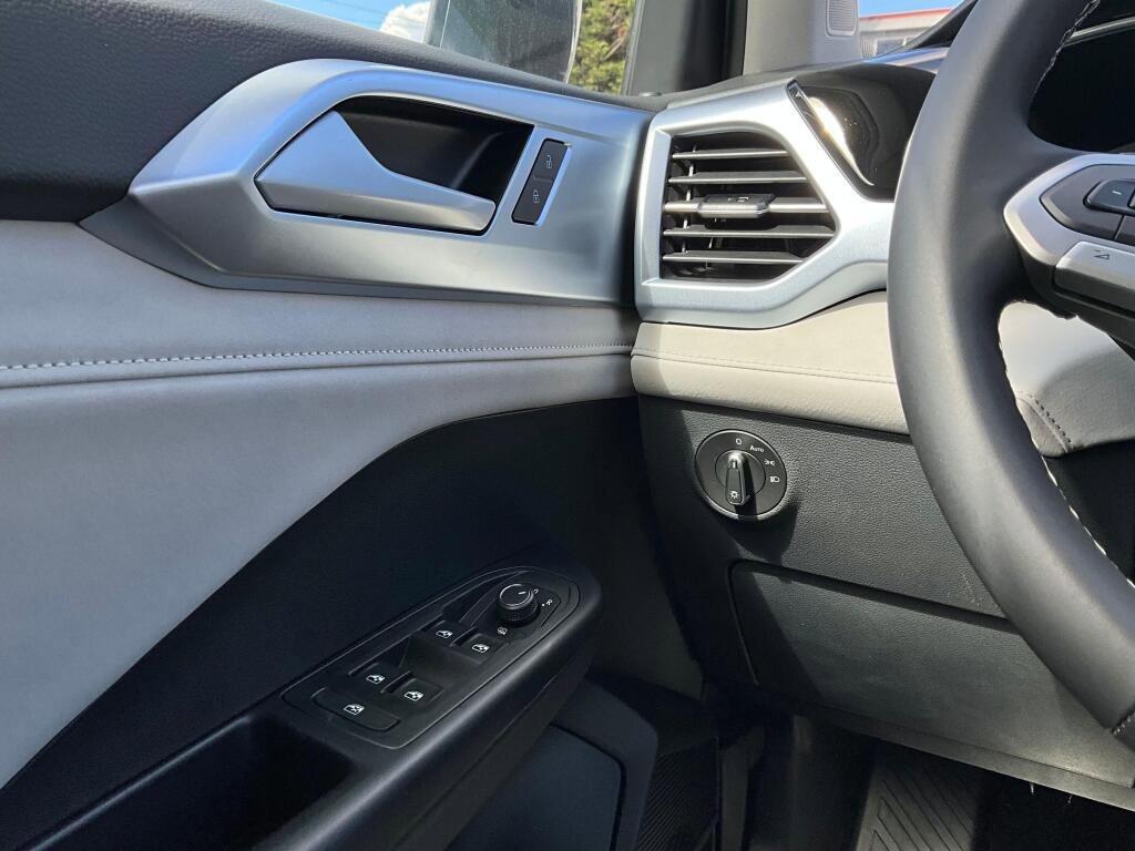 New 2026 Volkswagen Taos SE AWD/4WD image 24