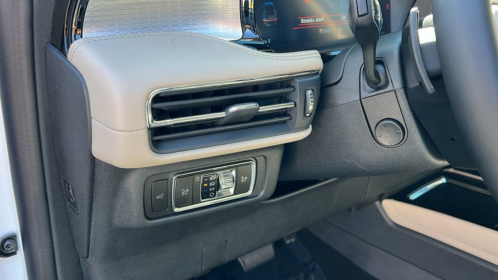 New 2025 Lincoln Corsair Premiere w/ Equipment Group 101A image 13