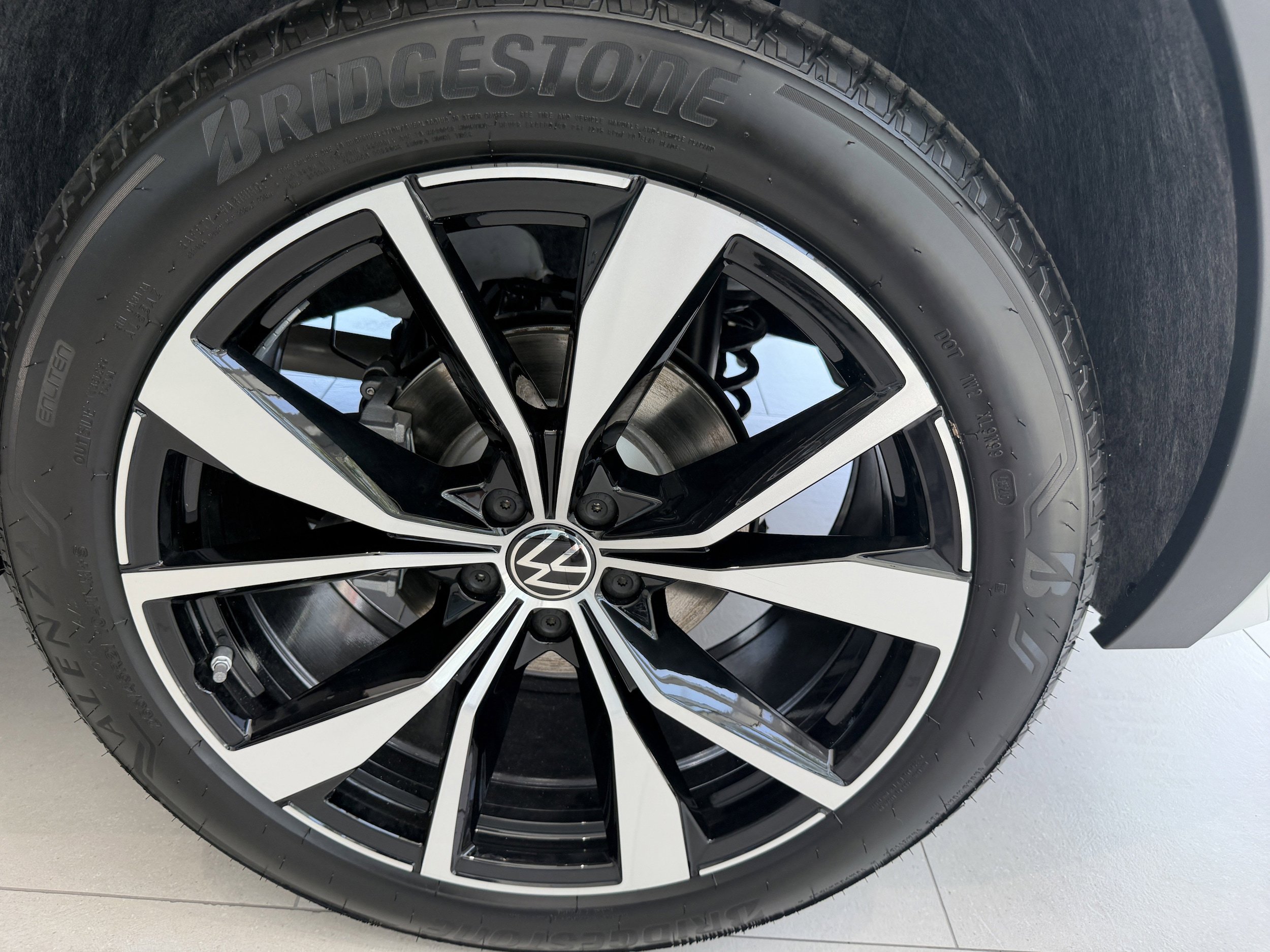New 2026 Volkswagen Atlas Cross Sport SEL Premium R-Line AWD/4WD image 28