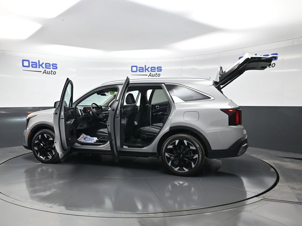 Certified 2024 Kia Sorento EX w/ Panoramic Sunroof Package image 59