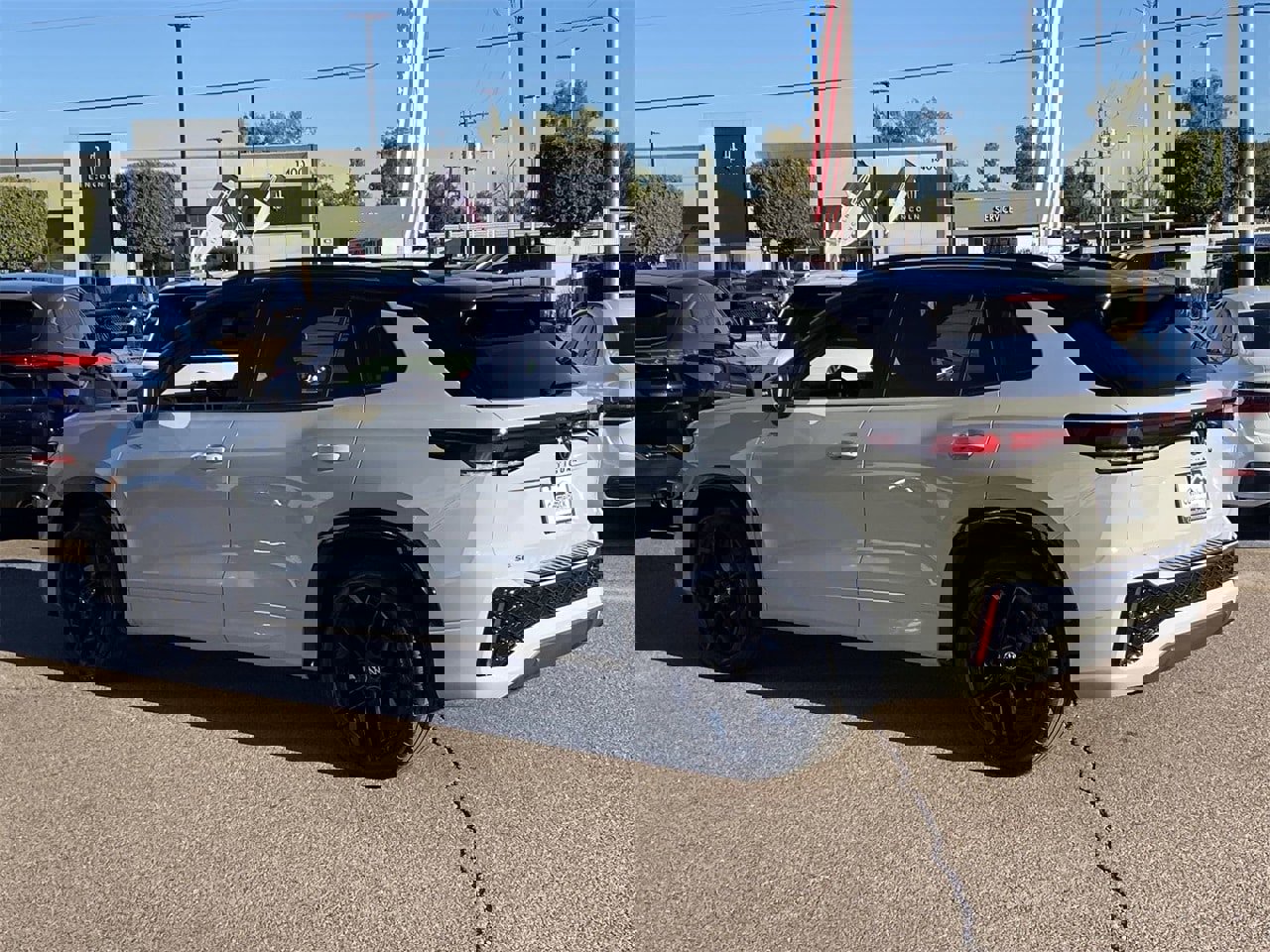 New 2026 Volkswagen Tiguan SE R-Line image 4