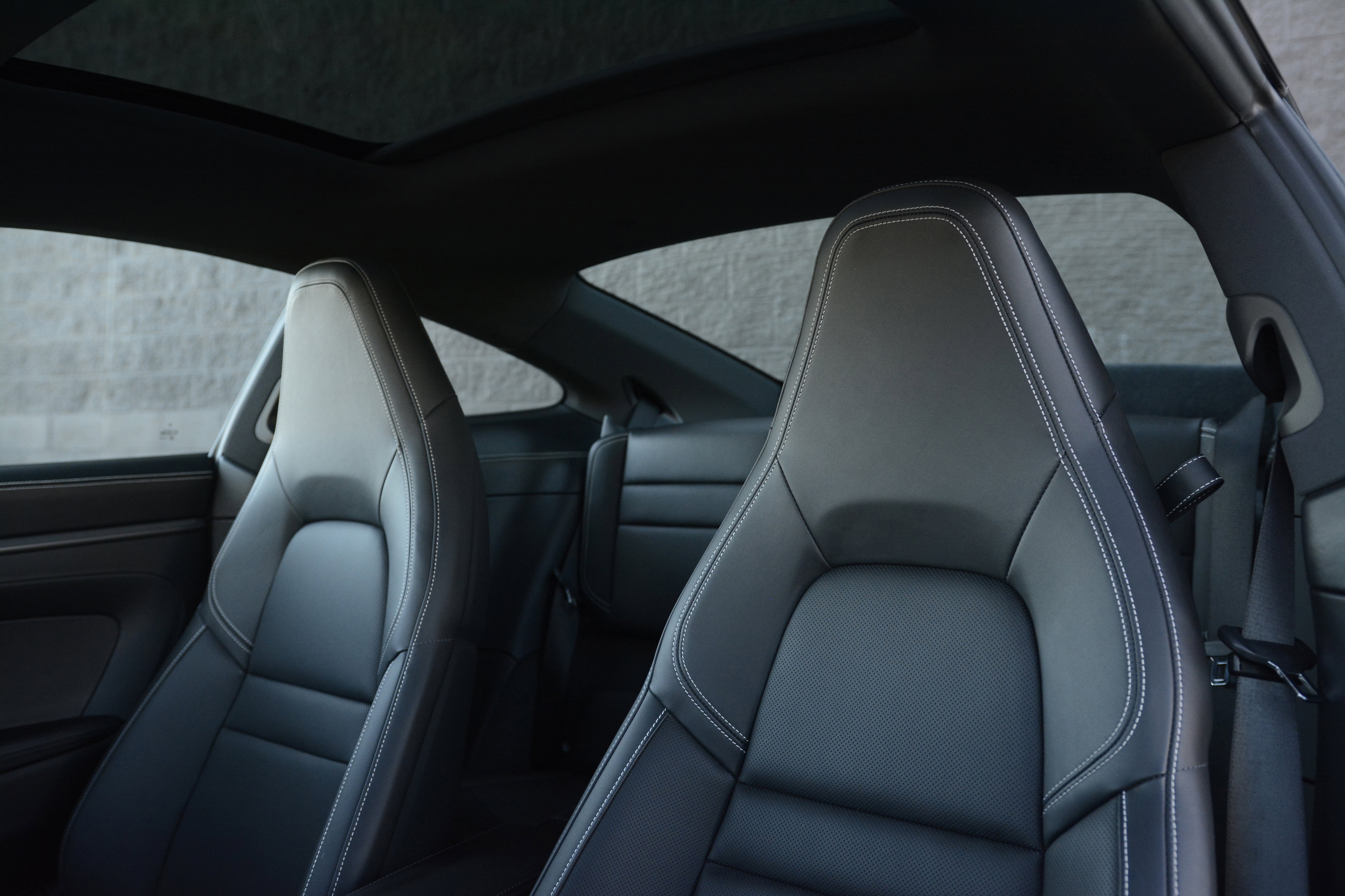 Certified 2025 Porsche 911 Carrera RWD image 5
