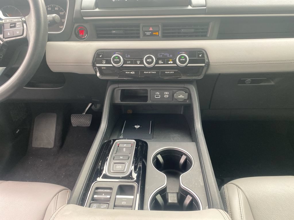 Used 2025 Honda Pilot Touring image 16