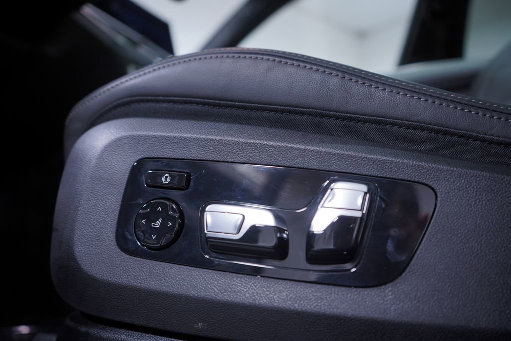 Used 2026 BMW X7 xDrive40i w/ M Sport Package AWD/4WD image 18