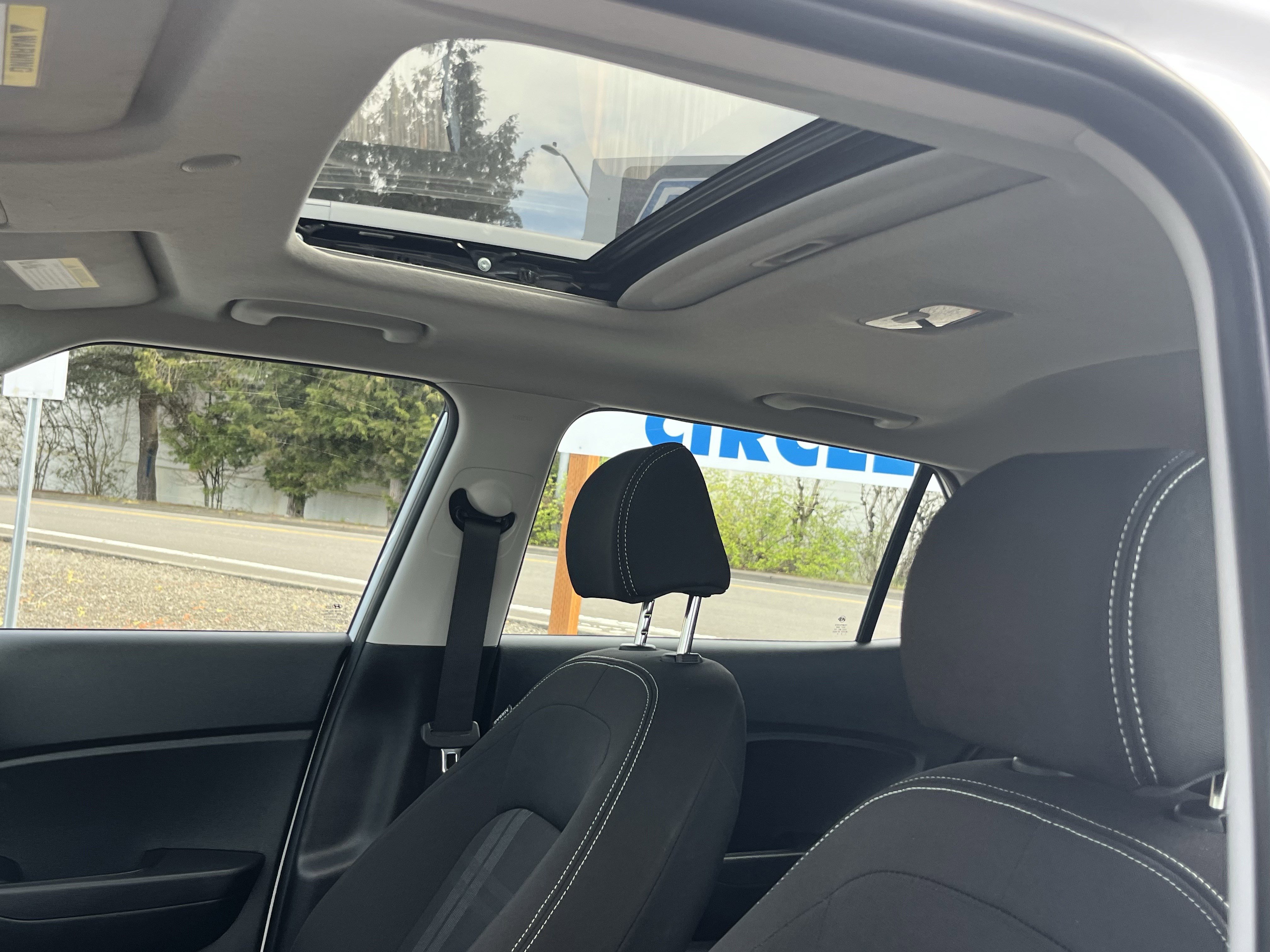 Certified 2023 Hyundai Venue SEL image 17