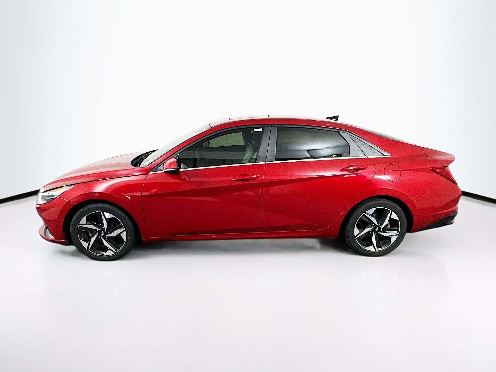 Used 2023 Hyundai Elantra Limited w/ Preferred Accessory Package image 4