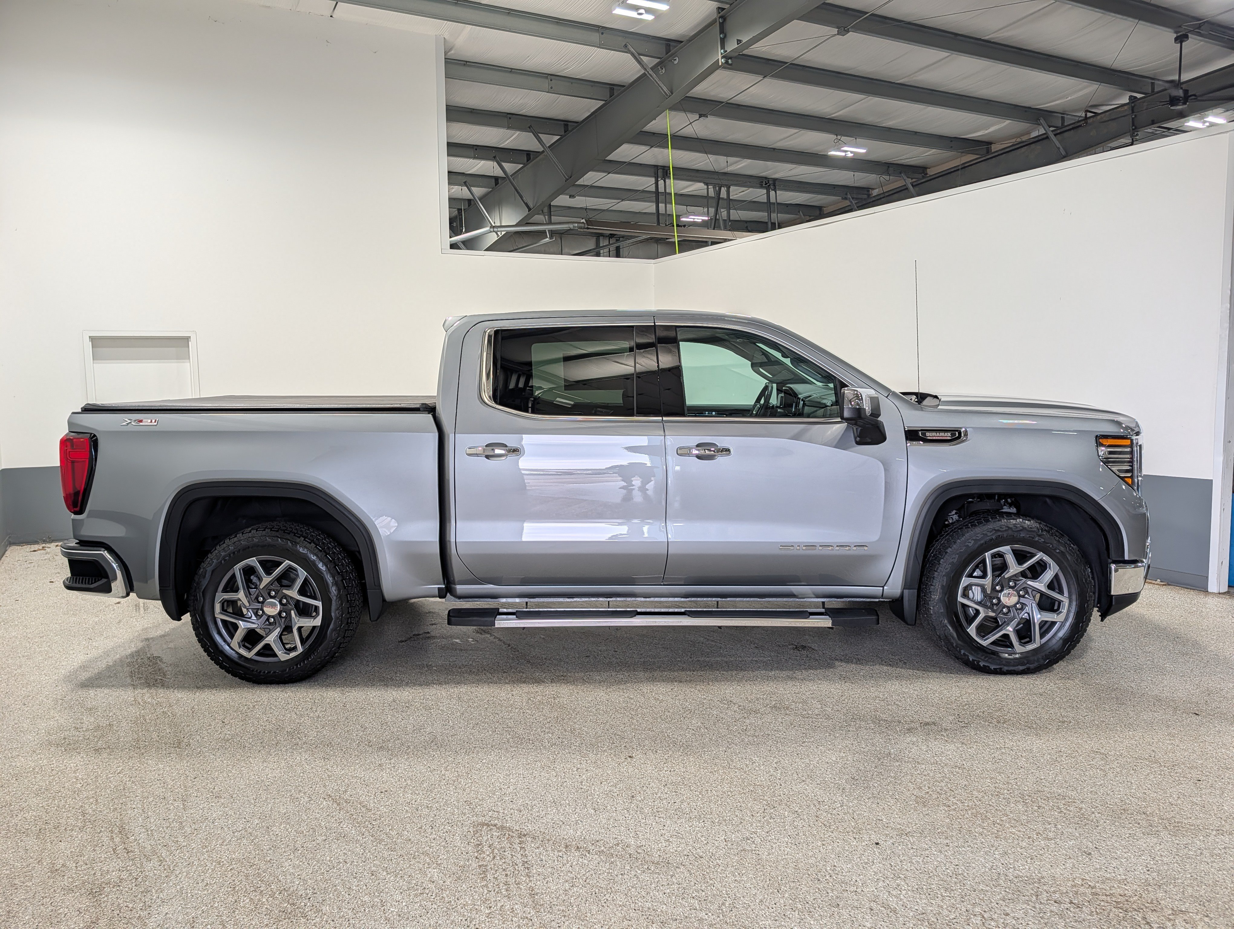 Used 2023 GMC Sierra 1500 SLT w/ SLT Premium Plus Package AWD/4WD image 2