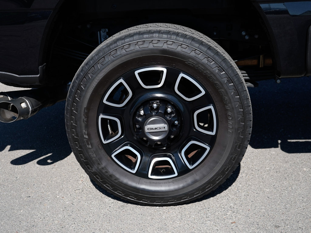 Used 2024 Ford F350 Platinum w/ FX4 Off-Road Package AWD/4WD image 6