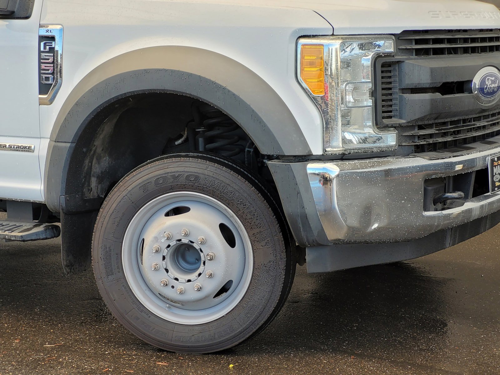 Used 2017 Ford F550 2WD Regular Cab Super Duty image 3