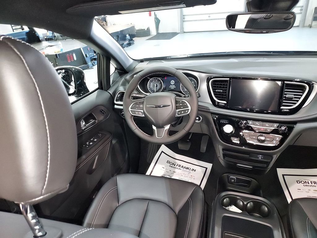 New 2026 Chrysler Pacifica Select image 15