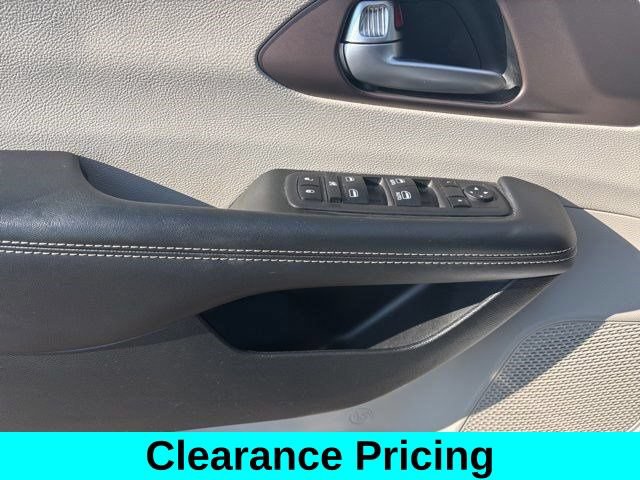 Used 2023 Chrysler Voyager LX FWD image 13