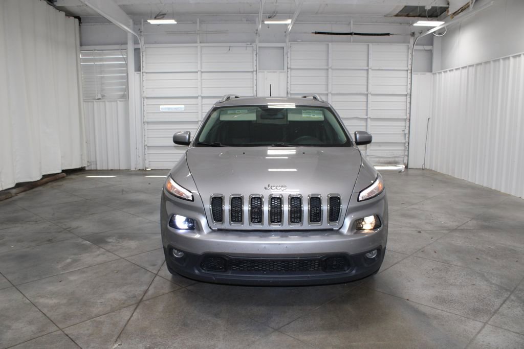Used 2018 Jeep Cherokee Latitude image 3