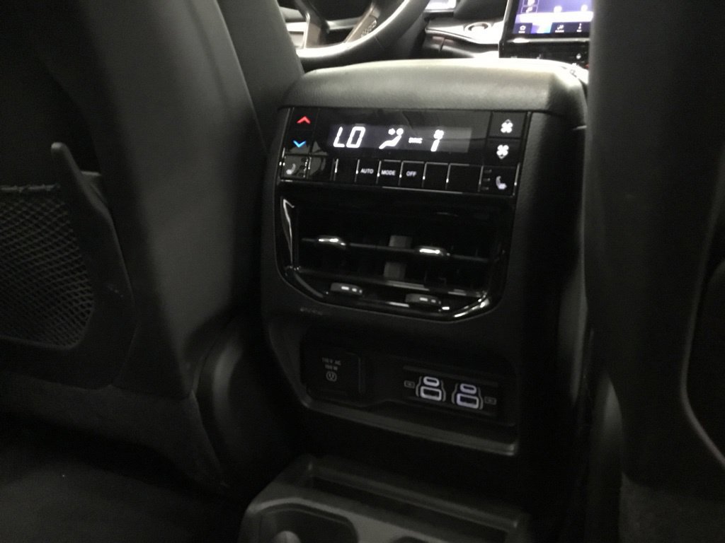 Used 2024 Jeep Grand Cherokee L Limited AWD/4WD image 23