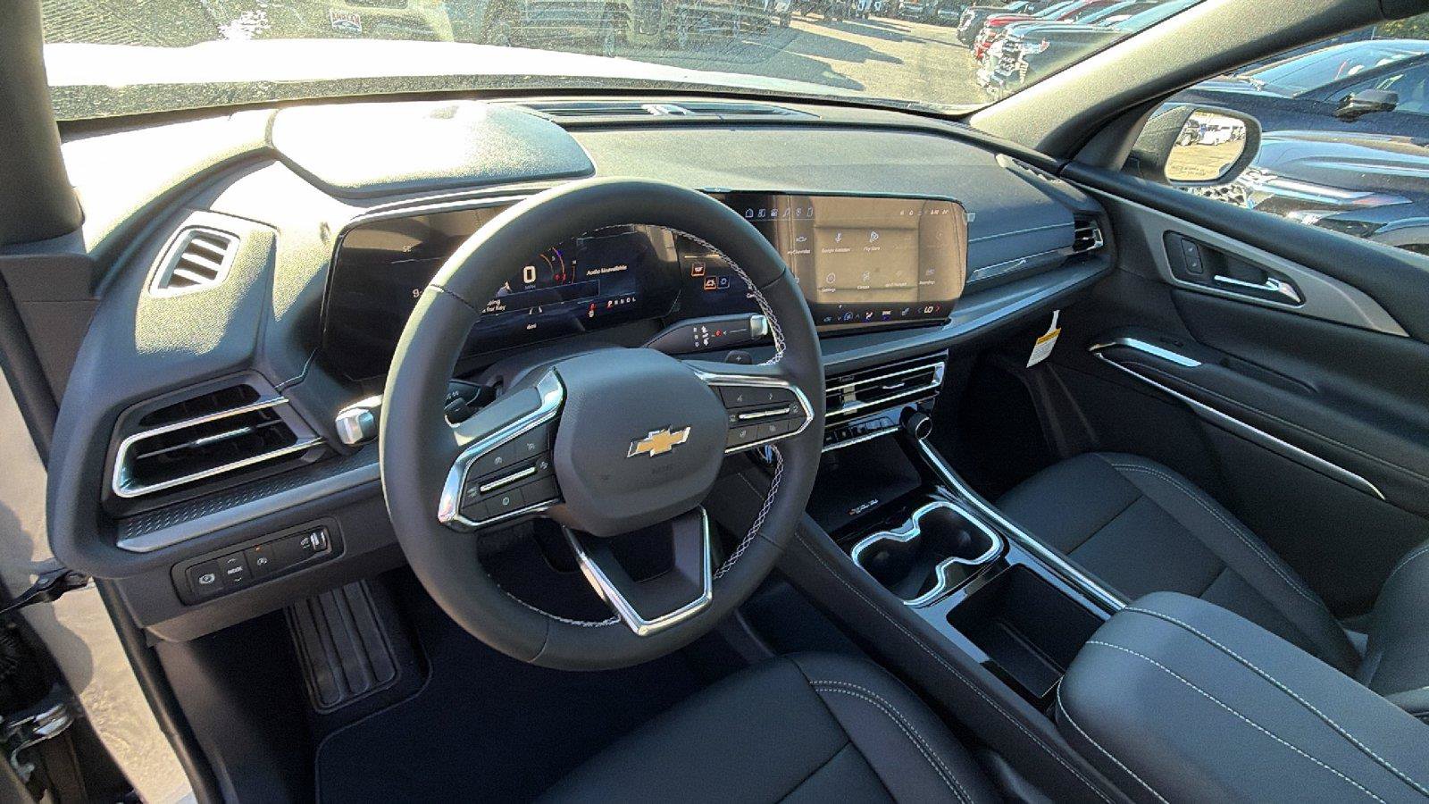 New 2027 Chevrolet Traverse LT w/ Driver Confidence Package FWD image 4