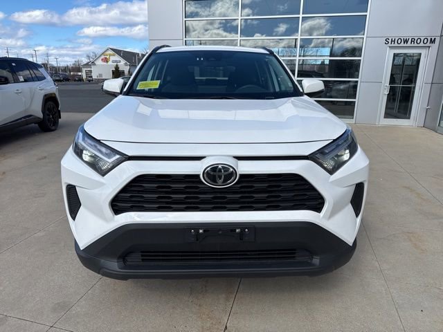 Used 2025 Toyota RAV4 XLE image 2