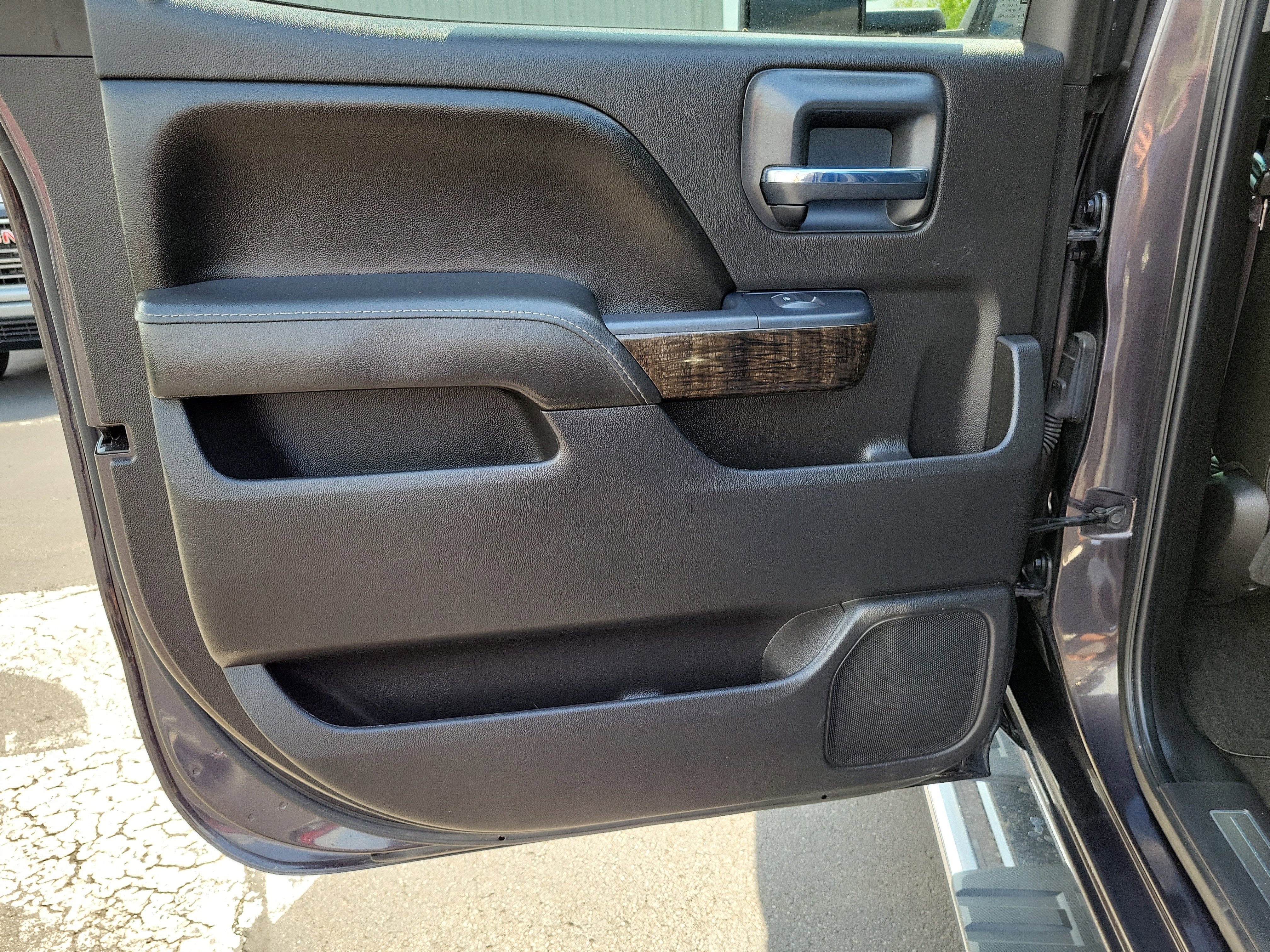 Used 2016 GMC Sierra 2500 Denali w/ Duramax Plus Package AWD/4WD image 14