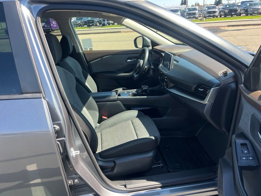 Used 2022 Nissan Rogue SV FWD image 31