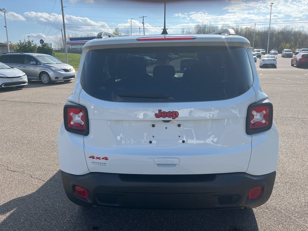Used 2023 Jeep Renegade Latitude w/ Sun/Sound Group AWD/4WD image 6