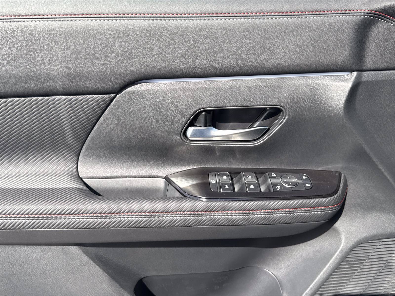 New 2026 Nissan Kicks SR FWD image 17