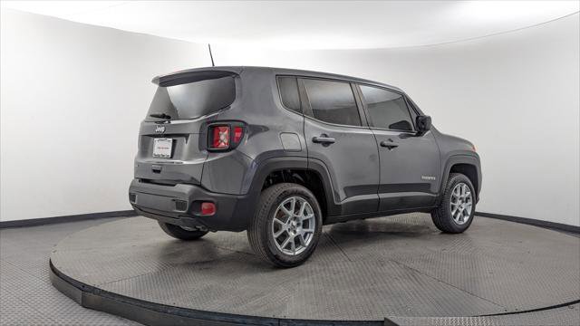 Used 2023 Jeep Renegade Latitude AWD/4WD image 8
